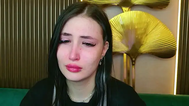 EmmaLawrens online show from 04.17.26