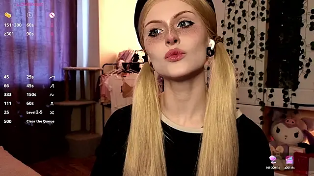 Snapshot of Emily__Mooree chatting on 10.05.25 Emily Mooree online show from 10.05.25