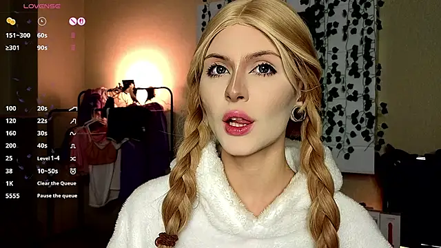 Snapshot of Emily__Mooree chatting on 11.14.25 Emily Mooree online show from 11.14.25