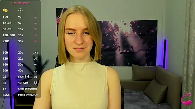 Snapshot of BeautyBlondy chatting on 10.27.25 BeautyBlondy online show from 10.27.25