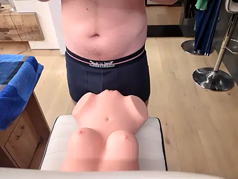 Snapshot of MacPlesure chatting on 01.15.25 MacPlesure online show from 01.15.25