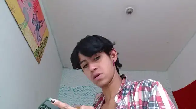 Snapshot of boysLittle chatting on 02.05.25 boysLittle online show from 02.05.25