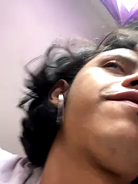 Snapshot of boysLittle chatting on 10.09.25 boysLittle online show from 10.09.25