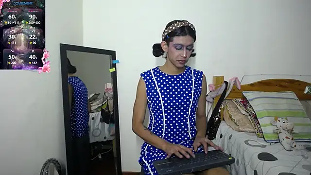 Snapshot of boysLittle chatting on 11.09.25 boysLittle online show from 11.09.25