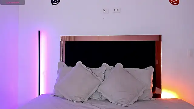 Snapshot of Carorosse chatting on 10.24.25 Carorosse online show from 10.24.25