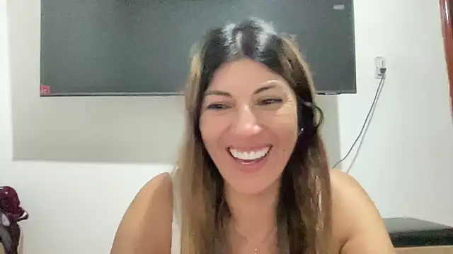 LunaBeya online show from 10.12.25