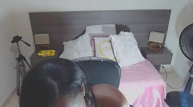 RAICHELLCOOPER1 online show from 01.27.25