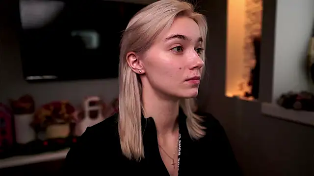 ileanacampbe online show from 01.13.25