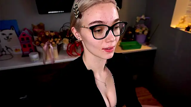 ileanacampbe online show from 02.26.25