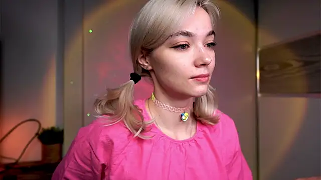 ileanacampbe online show from 03.13.25