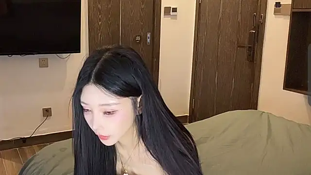 Snapshot of muyan_00 chatting on 10.13.25 muyan 00 online show from 10.13.25