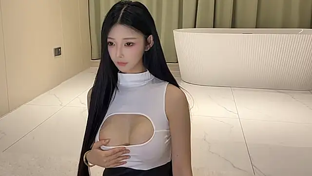 Snapshot of muyan_00 chatting on 10.21.25 muyan 00 online show from 10.21.25