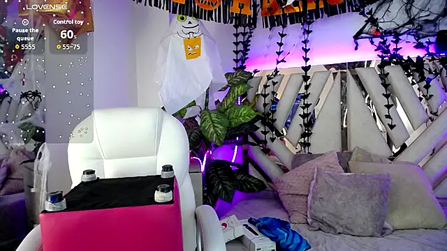 Snapshot of NyxAndria_1 chatting on 10.18.25 NyxAndria 1 online show from 10.18.25