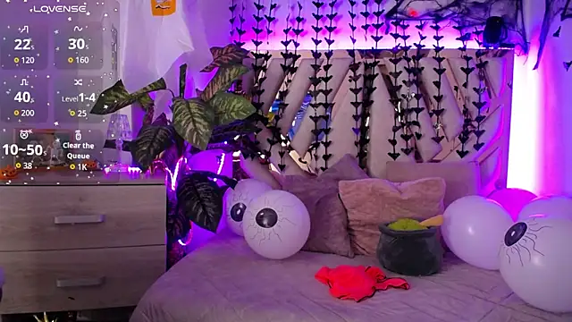 Snapshot of NyxAndria_1 chatting on 10.19.25 NyxAndria 1 online show from 10.19.25