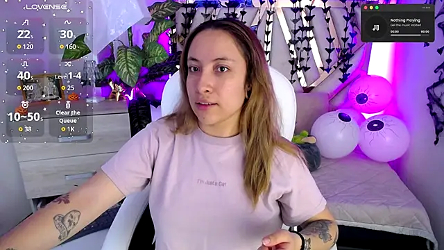 Snapshot of NyxAndria_1 chatting on 10.22.25 NyxAndria 1 online show from 10.22.25