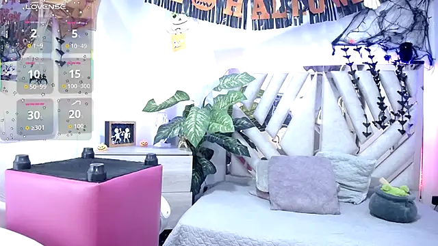 Snapshot of NyxAndria_1 chatting on 11.13.25 NyxAndria 1 online show from 11.13.25