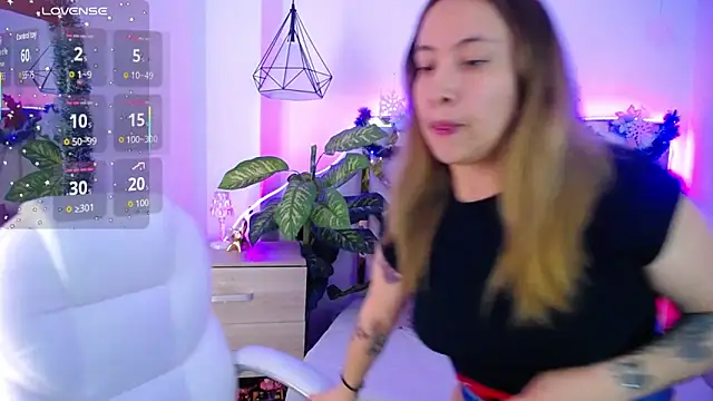 Snapshot of NyxAndria_1 chatting on 11.20.25 NyxAndria 1 online show from 11.20.25