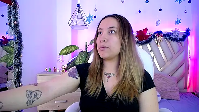 Snapshot of NyxAndria_1 chatting on 11.22.25 NyxAndria 1 online show from 11.22.25