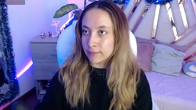 Snapshot of NyxAndria_1 chatting on 12.04.25 NyxAndria 1 online show from 12.04.25