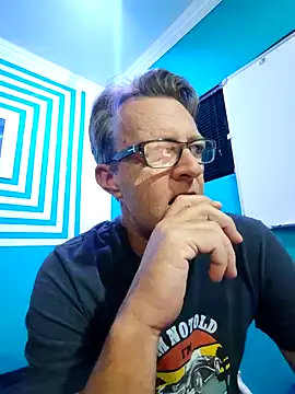 itsmeyes69 online show from 01.18.25