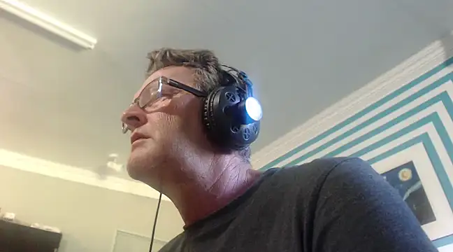 itsmeyes69 online show from 01.20.25