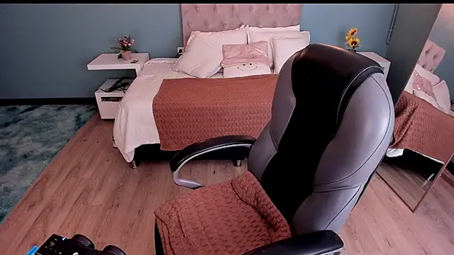  Daniela hot 1 online show from 11.19.25