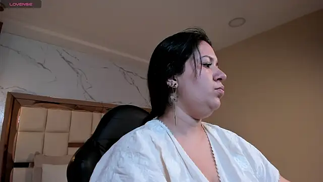 Snapshot of zoes_milee chatting on 04.30.26 zoes milee online show from 04.30.26