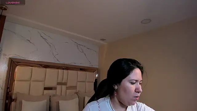 Snapshot of zoes_milee chatting on 05.06.26 zoes milee online show from 05.06.26