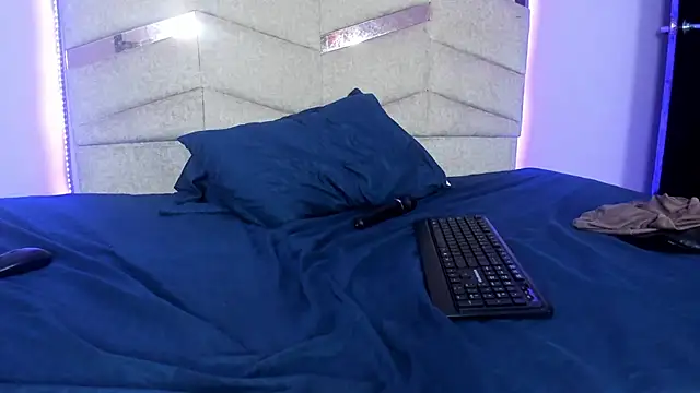 Snapshot of RubiSharqui_ chatting on 02.12.25 RubiSharqui online show from 02.12.25