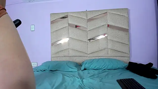 Snapshot of RubiSharqui_ chatting on 03.04.25 RubiSharqui online show from 03.04.25