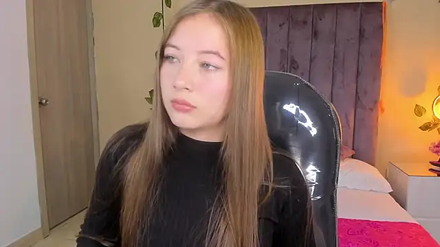 Dahlia Rousse online show from 10.18.25