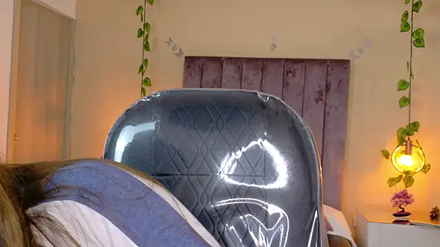 Dahlia Rousse online show from 03.08.26