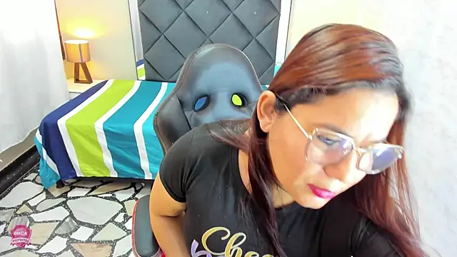 Snapshot of CamyMature chatting on 02.10.25 CamyMature online show from 02.10.25