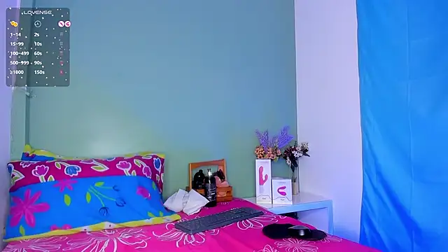 LovelyNickii online show from 02.02.25