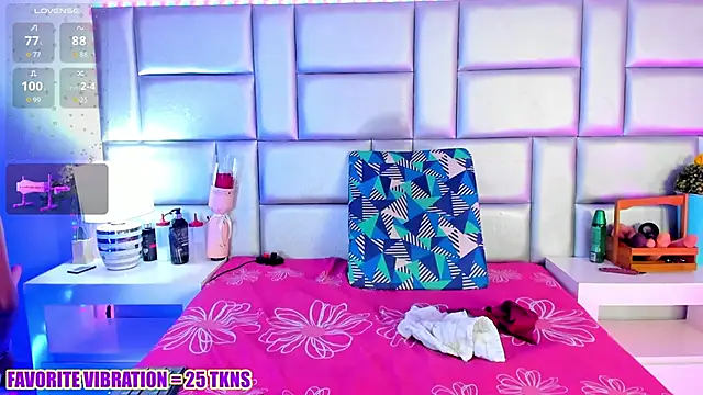 LovelyNickii online show from 04.12.26