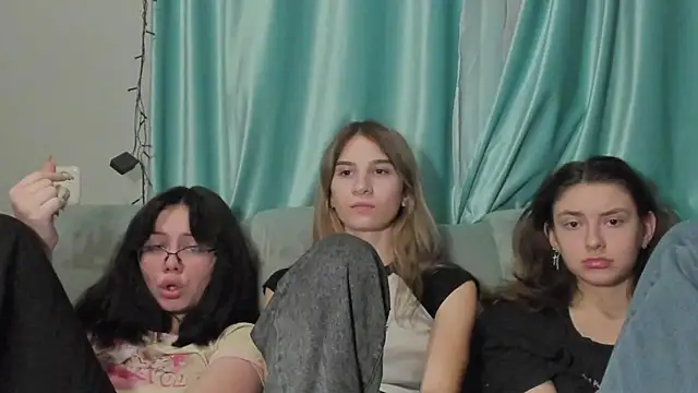 Snapshot of honey_love_honeyy chatting on 01.11.25 honey love honeyy online show from 01.11.25