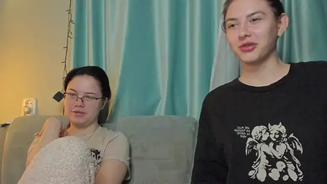 Snapshot of honey_love_honeyy chatting on 01.18.25 honey love honeyy online show from 01.18.25