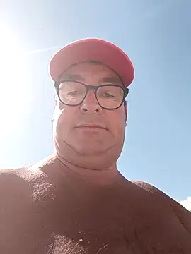 Snapshot of MountJohnXL chatting on 02.01.25 MountJohnXL online show from 02.01.25