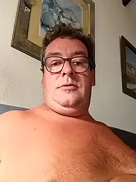 Snapshot of MountJohnXL chatting on 02.05.25 MountJohnXL online show from 02.05.25