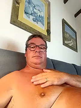 Snapshot of MountJohnXL chatting on 02.06.25 MountJohnXL online show from 02.06.25