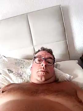 Snapshot of MountJohnXL chatting on 03.12.25 MountJohnXL online show from 03.12.25