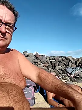 Snapshot of MountJohnXL chatting on 12.17.25 MountJohnXL online show from 12.17.25