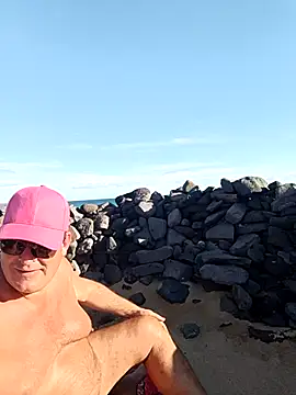 Snapshot of MountJohnXL chatting on 12.18.25 MountJohnXL online show from 12.18.25