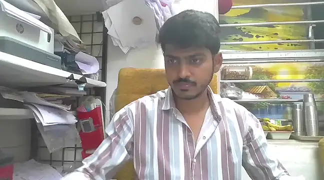 Snapshot of cute_modell chatting on 03.08.25 cute modell online show from 03.08.25