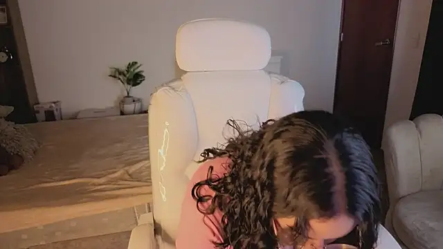 Renaxi Smith online show from 12.13.25