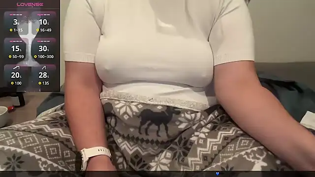 Snapshot of Teasingsarah chatting on 10.28.25 Teasingsarah online show from 10.28.25