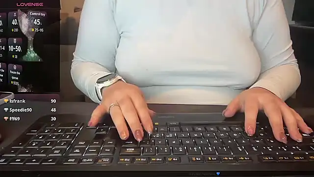 Snapshot of Teasingsarah chatting on 11.02.25 Teasingsarah online show from 11.02.25