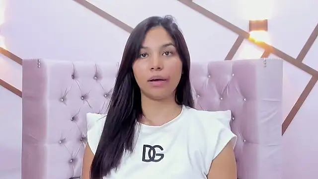 Snapshot of CharlotteGraay chatting on 02.04.25 CharlotteGraay online show from 02.04.25