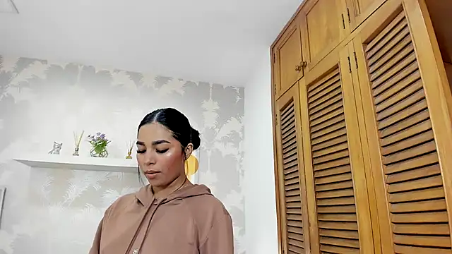 Snapshot of CharlotteGraay chatting on 10.01.25 CharlotteGraay online show from 10.01.25