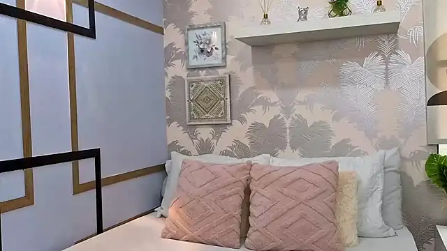 Snapshot of CharlotteGraay chatting on 11.06.25 CharlotteGraay online show from 11.06.25